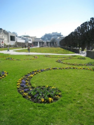 03_美しいミラベル宮殿の庭.jpg